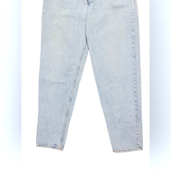 GAP Women's high wasted tapered Leg Jeans in Light Blue - Picture 3 of 9